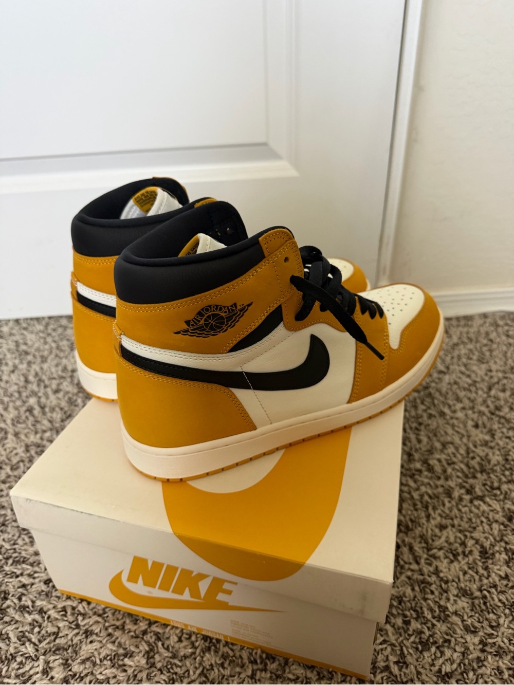 NIB Air Jordan 1 retro high OG ‘yellow ochre’ - Picture 3 of 6